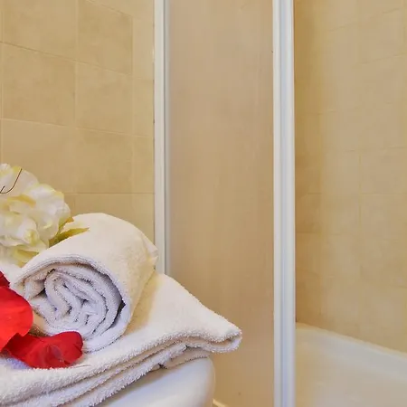 Candoglia Halldis Apartments Апартаменты